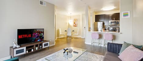 Smart TV, fireplace
