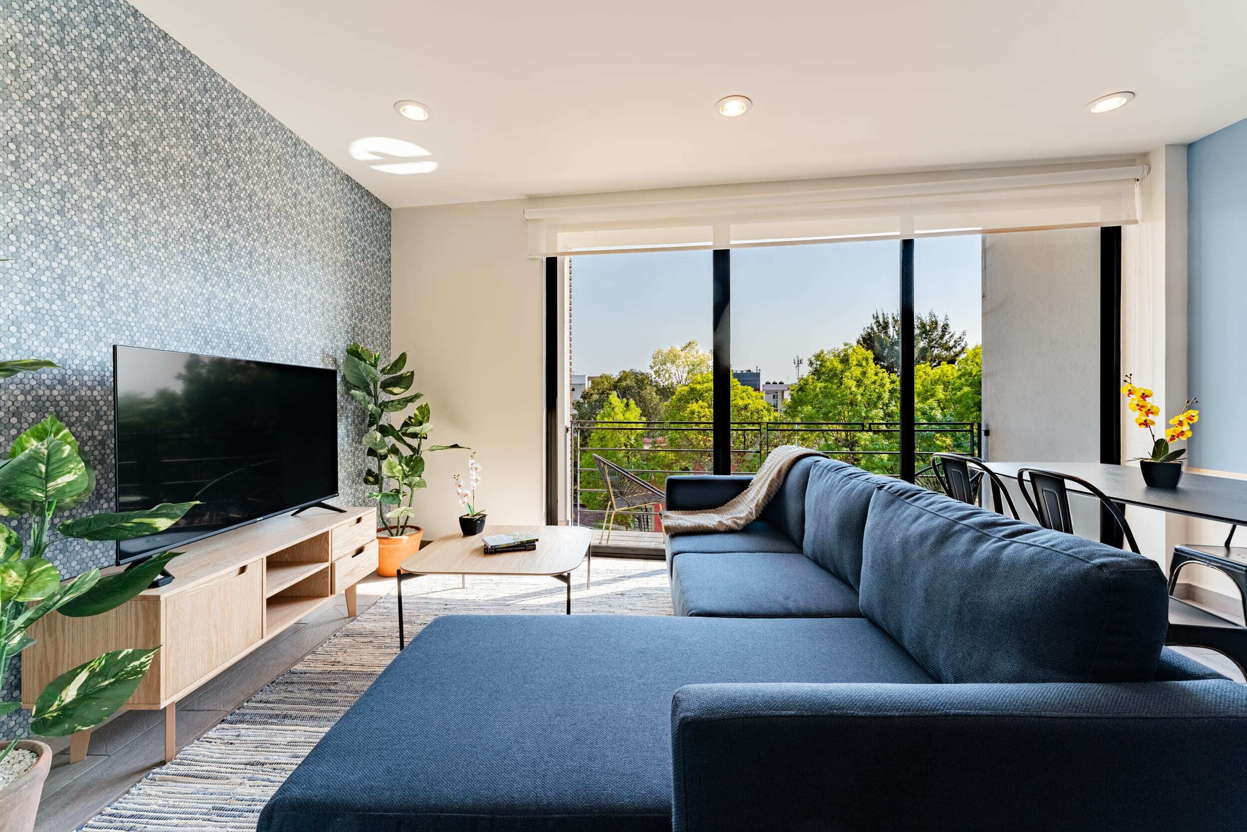 Deluxe Apartment | Living area | Flat-screen TV