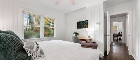 3 slaapkamers, een bureau, een strijkplank/strijkijzer, gratis wifi