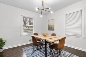 Dining - Urban 3 BR Retreat Minutes from DT ATL and Decatur (Atlanta)