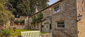 Holiday home for 4 people, breath taking scenery, bike storage, WiFi & only a short walk to the pub.