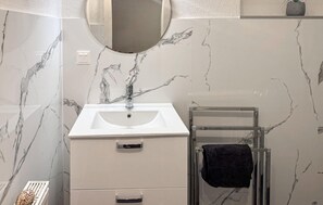 Baignoire, sĂšche-cheveux