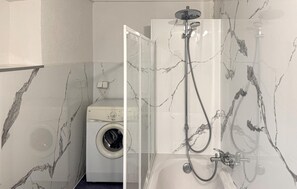 Bathtub, hair dryer - Ferienwohnung in Irschen (Irschen)
