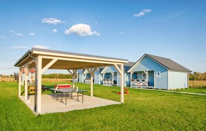 Outdoor dining - Amazing home in Jaroslawiec with WiFi (Jaroslawiec)