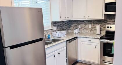 Charming King- Ensuite Home - Only 15 Mins to DT!