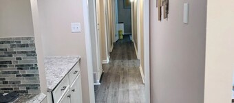 Charming King- Ensuite Home - Only 15 Mins to DT!