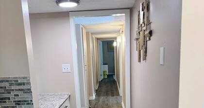 Charming King- Ensuite Home - Only 15 Mins to DT!