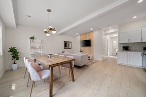 Dining - The Belvedere:Front Street Flats (Belleville)