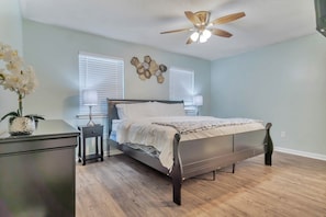 3 makuuhuonetta, silitysrauta/-lauta, ilmainen Wi-Fi, vuodevaatteet