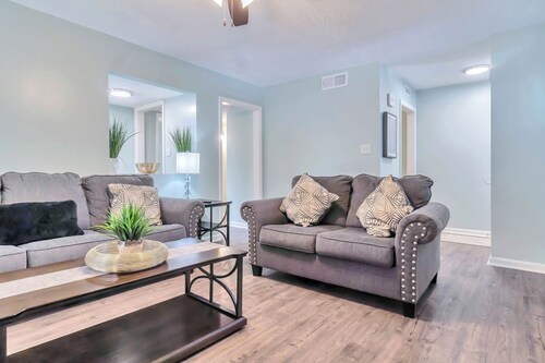 NEW 3BR w/ En-suite & Full Kitchen - Close to DT