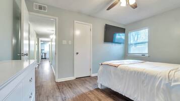 3 chambres, fer et planche à repasser, Wi-Fi gratuit, draps fournis