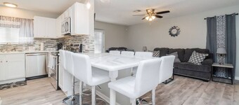 Spacious 4BR Work or Play Getaway Close to DT!