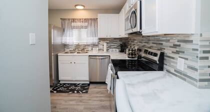 Spacious 4BR Work or Play Getaway Close to DT!