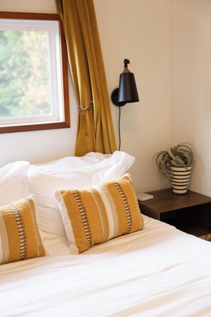 5 habitaciones, tabla de planchar con plancha, wifi y ropa de cama 
