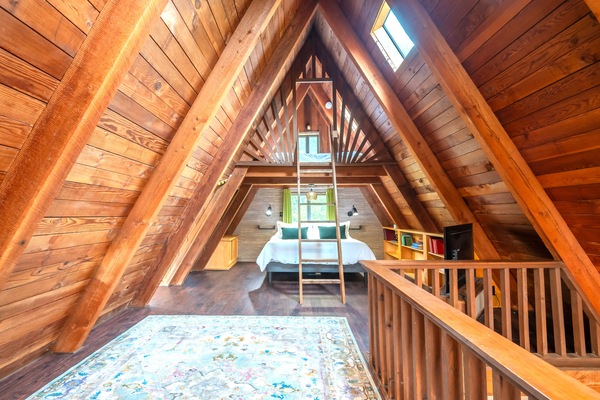 5 bedrooms, iron/ironing board, WiFi, bed sheets