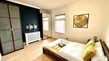 3 bedrooms, iron/ironing board, free WiFi, bed sheets