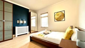 3 bedrooms, iron/ironing board, free WiFi, bed sheets