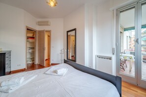1 camera, Wi-Fi, lenzuola