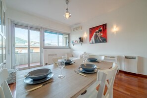 Dining - GuestHost - Cozy apartment equipped with every type of comfort to accommodate up to 2 people. The flat is located in a quiet residential area equipped with the essential services for a comfortable stay, just a 7-minute walk from the Genova Sturla station (Genova)