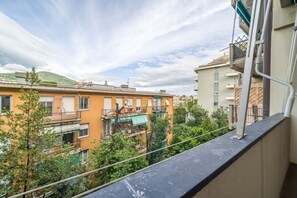 Property grounds - GuestHost - Cozy apartment equipped with every type of comfort to accommodate up to 2 people. The flat is located in a quiet residential area equipped with the essential services for a comfortable stay, just a 7-minute walk from the Genova Sturla station (Genova)
