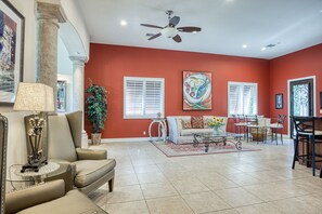 Een smart-tv en een open haard