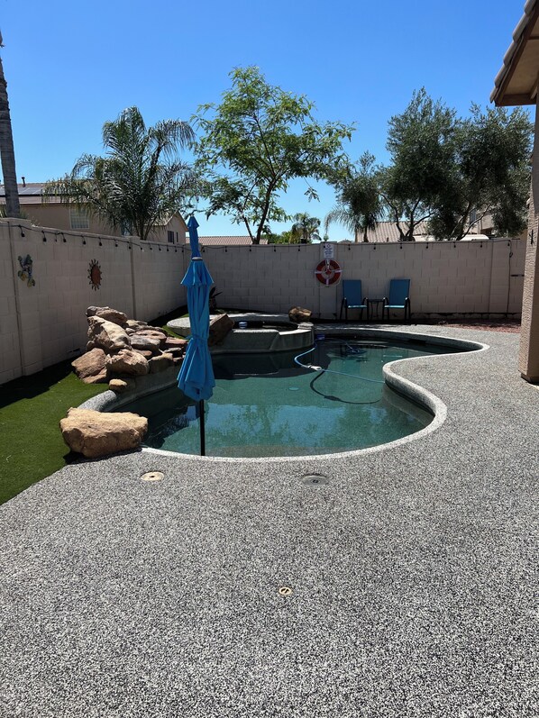Outdoor pool, a heated pool - Rose Garden Paradise (Peoria)