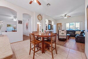 Dining - Rose Garden Paradise (Peoria)