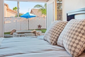 3 bedrooms, desk, iron/ironing board, WiFi - Rose Garden Paradise (Peoria)