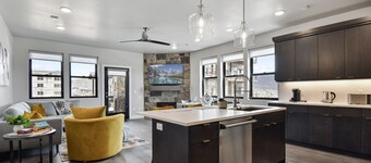 Lake Access | Bright and Cheery | 3BD