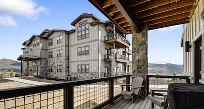 Lake Access | Bright and Cheery | 3BD
