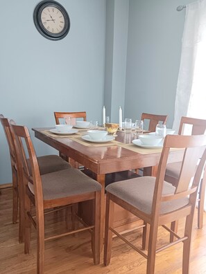 Dining - Stunning 3-bedroom apartment! (Summit)