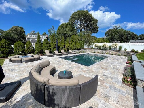 Eileen's Escape: 021-C  Luxurious Chatham Home, Heated Saltwater Pool, Newly Renovated