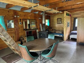Dining - Rustic Lakeside Cabin (Makinen)