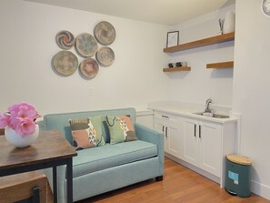 Smart TV - Beautiful and cozy Guest suite in Vancouver, central location (Vancouver)