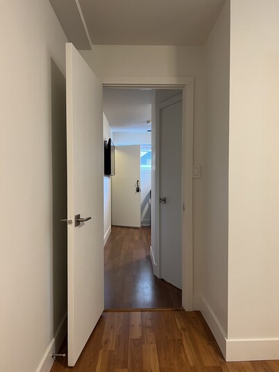 Beautiful and cozy Guest suite in Vancouver, central location