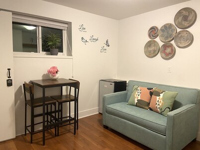 Beautiful and cozy Guest suite in Vancouver, central location