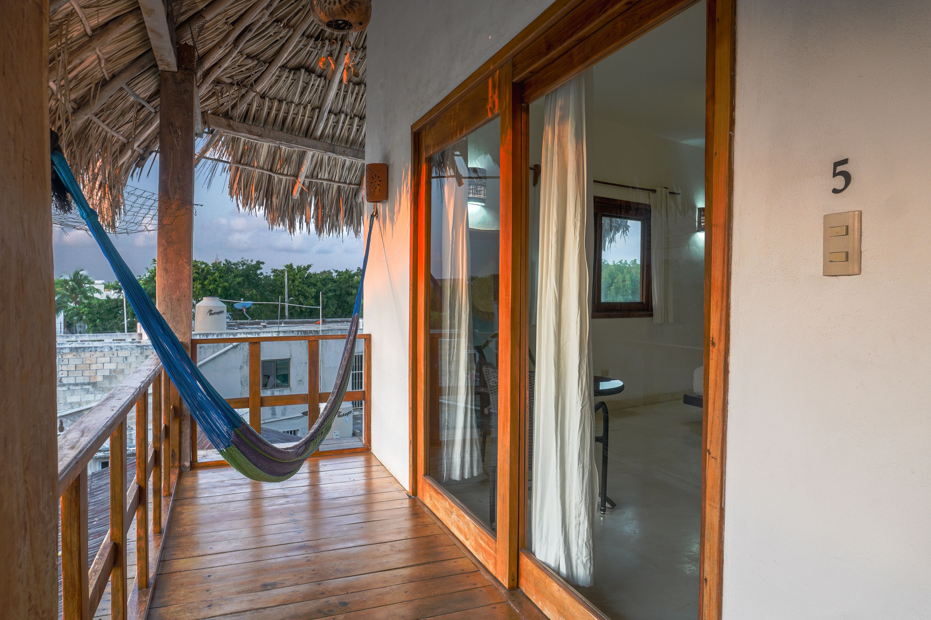 Deluxe Studio, 1 King Bed | Balcony