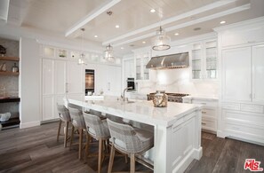 Dishwasher - Ocean View Villas 4 min walk to the surf and sand (Laguna Beach)