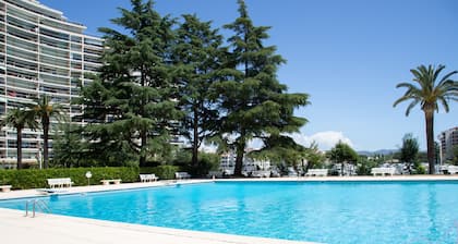 ELEGANT STUDIO WITH MARINA, SEA AND ESTEREL VIEW, SWIMMING POOL, HIGH FLOOR