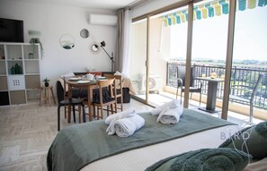 1 bedroom, iron/ironing board, free WiFi, bed sheets - Elegant Studio With Marina Sea And Esterel View (Mandelieu-la-Napoule)