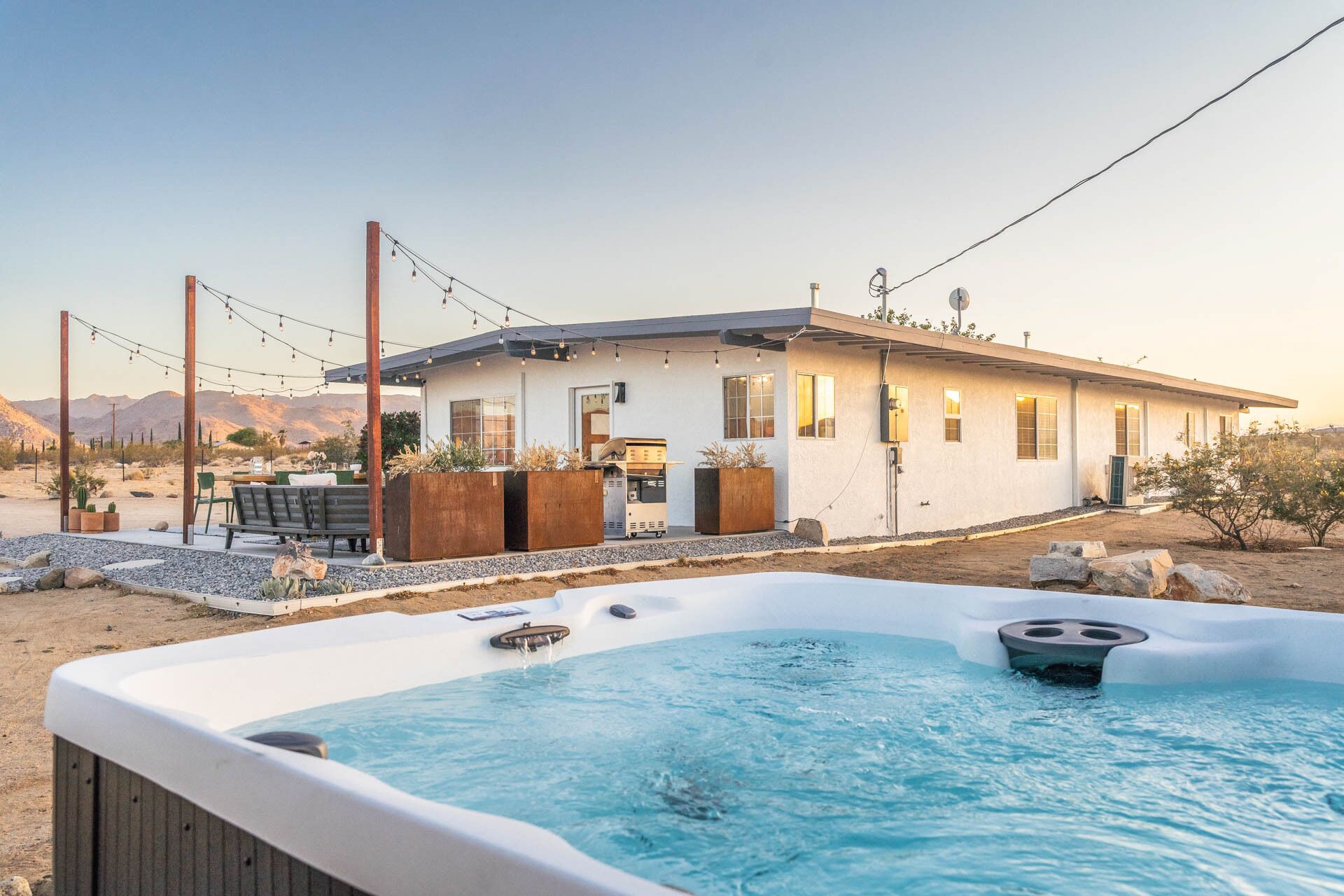 The Gold Nugget - Joshua Tree + Hot Tub + Hammocks