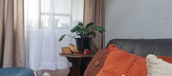 Peaceful 4-guests city cottage near the heart of Quito---free parking