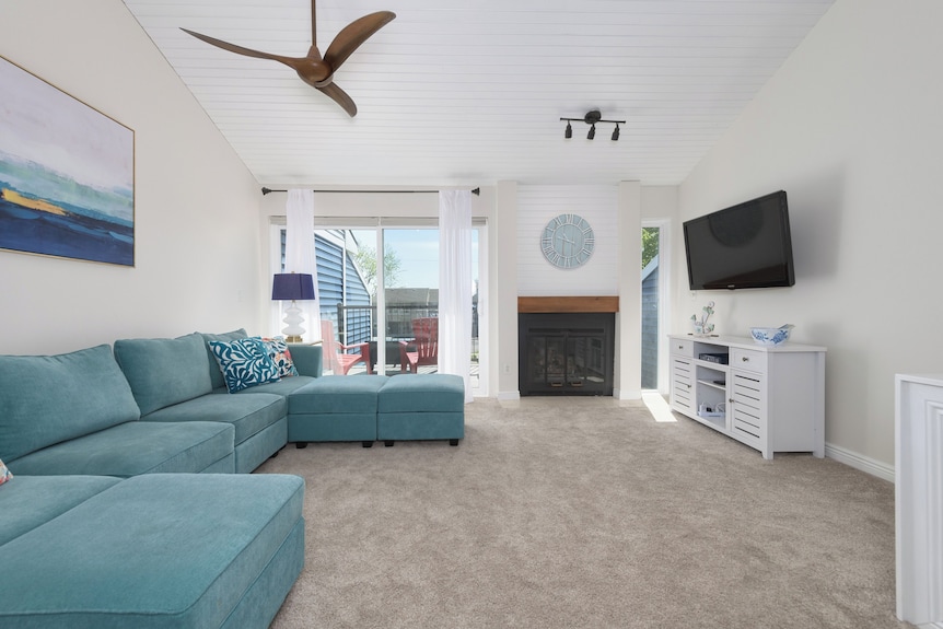 Harborside Condo- Pool- Walk To Downtown And Beaches - South Haven, MI