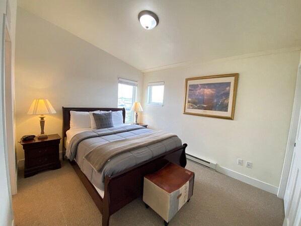 3 makuuhuonetta, silitysrauta/-lauta, ilmainen Wi-Fi, vuodevaatteet