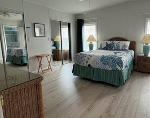 2 chambres, fer et planche à repasser, Wi-Fi gratuit, draps fournis