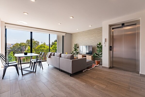 TV - VH | Apt c/ Estacionamiento en Roma Sur | 335 (México D.F)