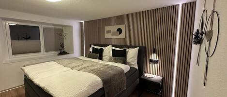 2 bedrooms, travel crib, free WiFi