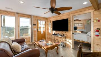 2 Schlafzimmer, Schreibtisch, Bügeleisen/Bügelbrett, Reisekinderbett