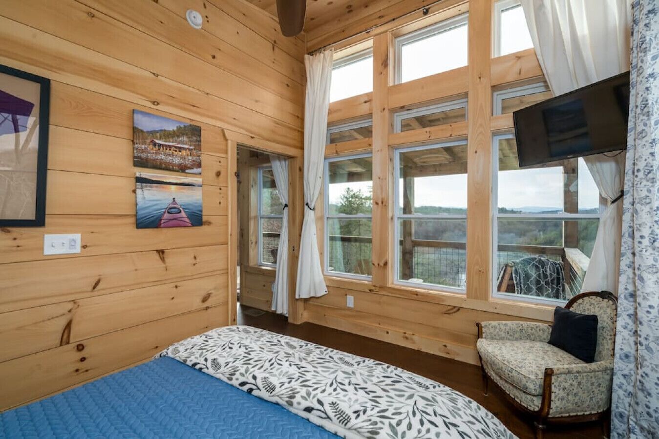 2 Schlafzimmer, Schreibtisch, Bügeleisen/Bügelbrett, Reisekinderbett