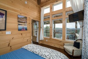 2 bedrooms, desk, iron/ironing board, travel crib